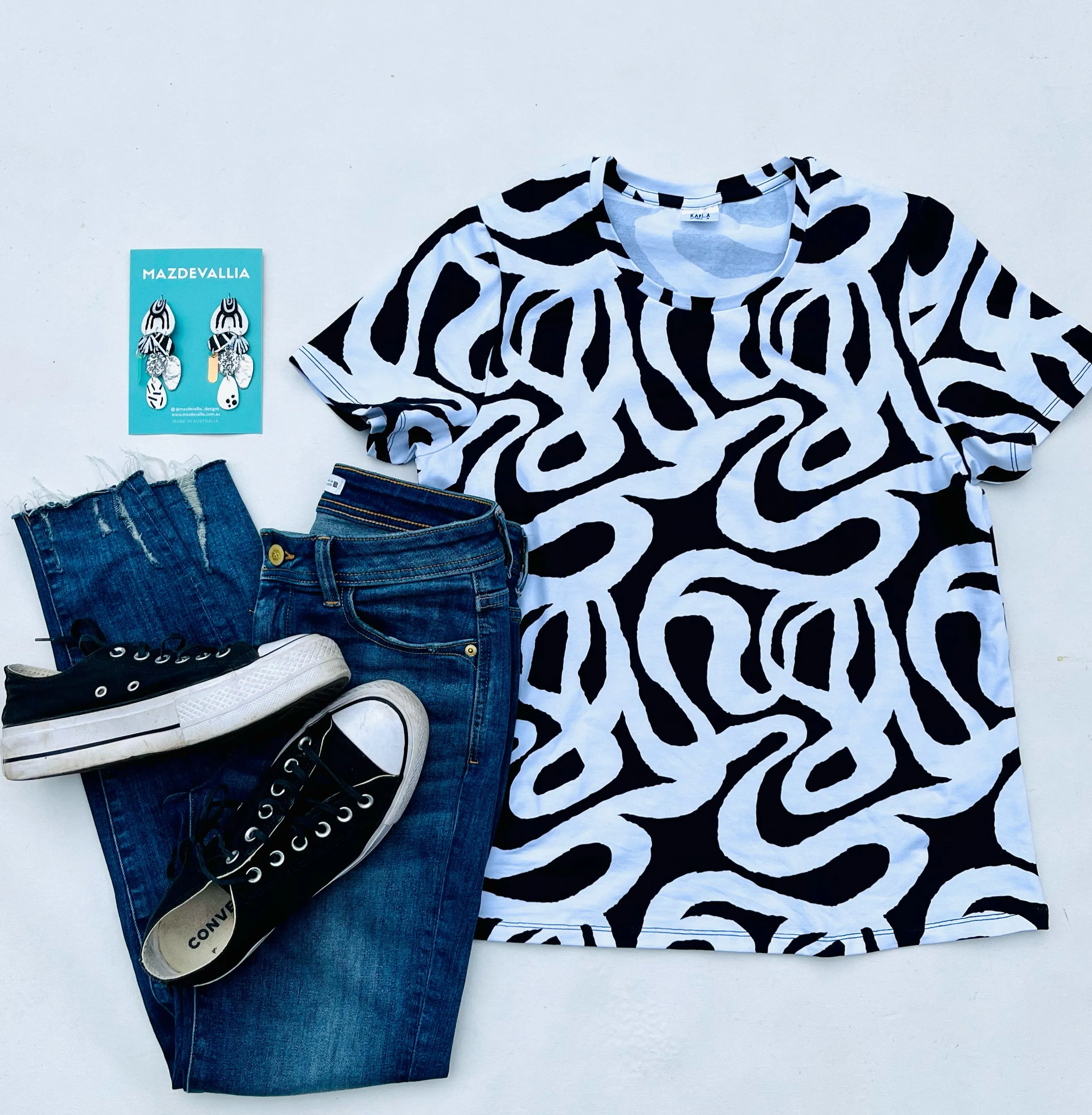 Making Waves  Everyday Tee Black & White