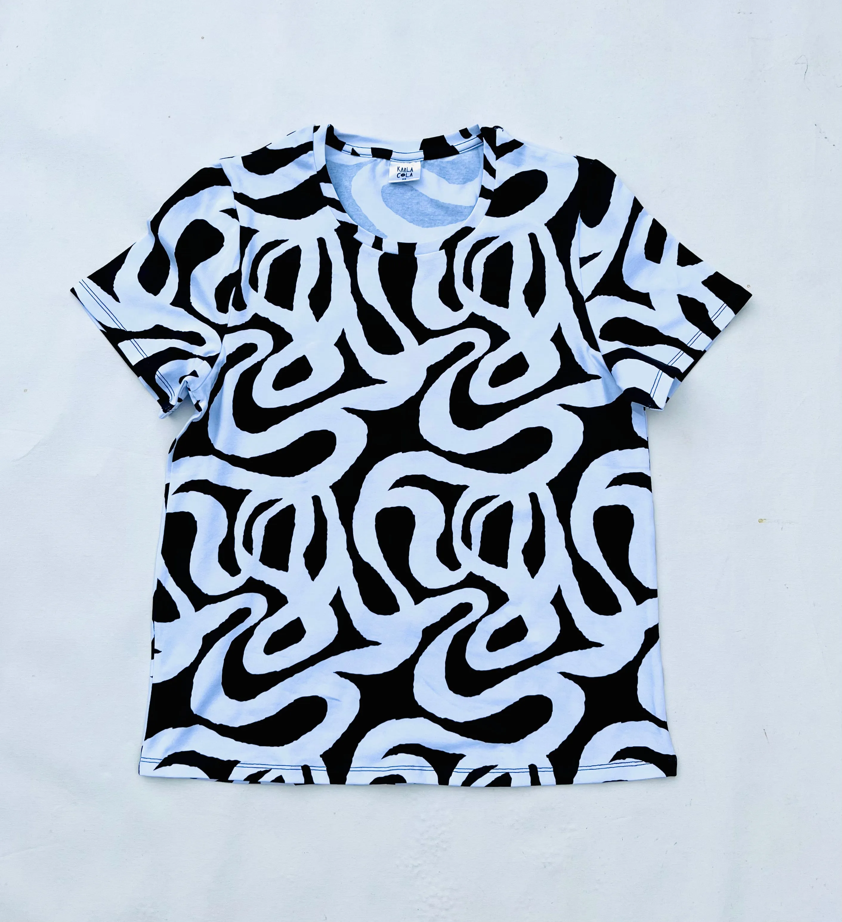 Making Waves  Everyday Tee Black & White